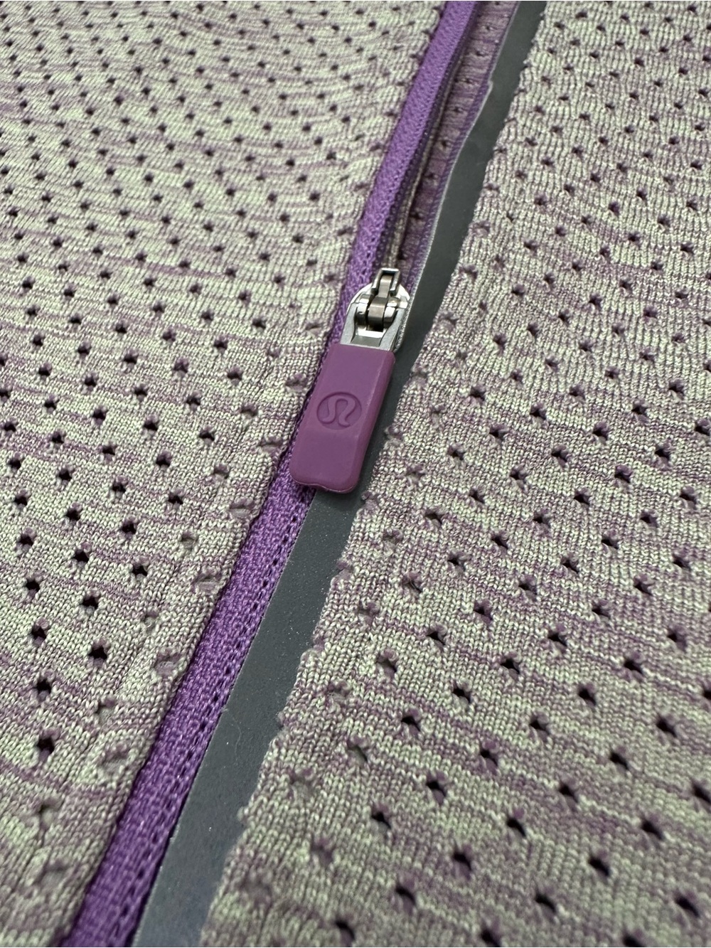 Lululemon quarter zip, lightweight, breathable. Women’s size XL - Picture 4 of 8